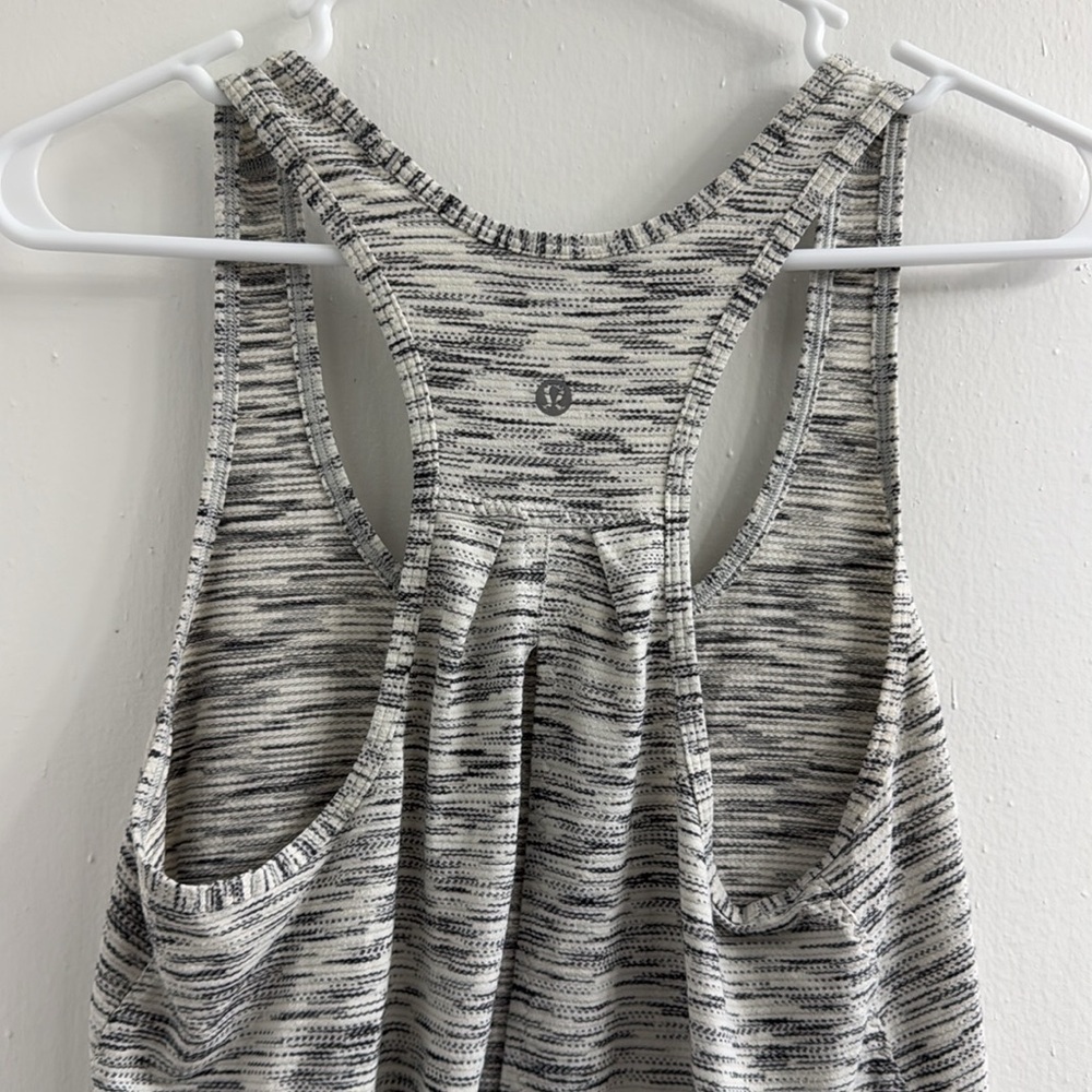 Lululemon Salute the Sun Singlet II
Tiger Space Dye Black White size 6 - Picture 9 of 10